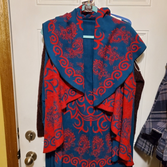 #18 -Reversible gorgeous vest - Picture 1 of 3